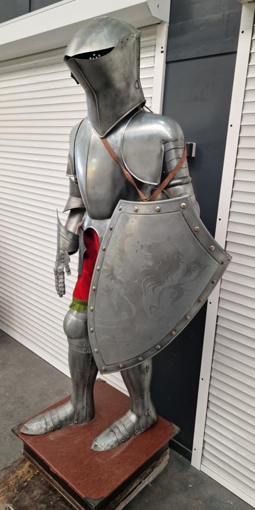 Armure de Chevalier en Métal, Enlèvement