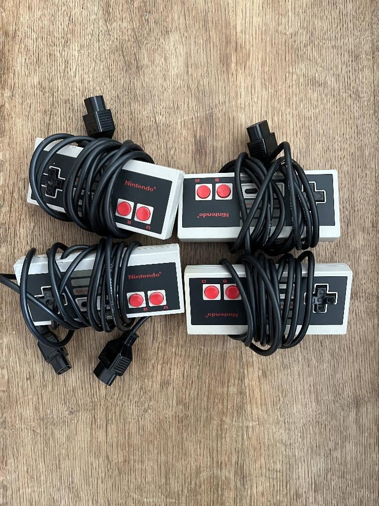 4x Nintendo NES controllers, Ophalen, Zo goed als nieuw, NES, Overige controllers