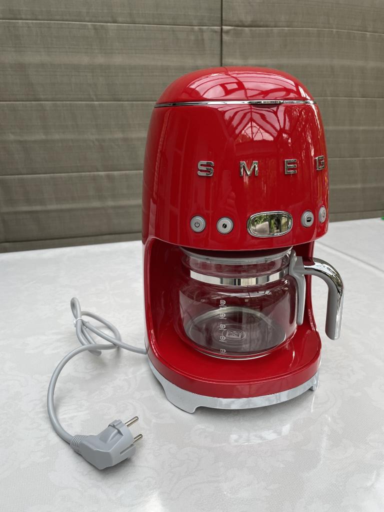 Smeg - koffiezetapparaat - rood, Elektronische apparatuur, Koffiezetapparaten, Ophalen, 10 kopjes of meer, Koffiemachine, Gemalen koffie