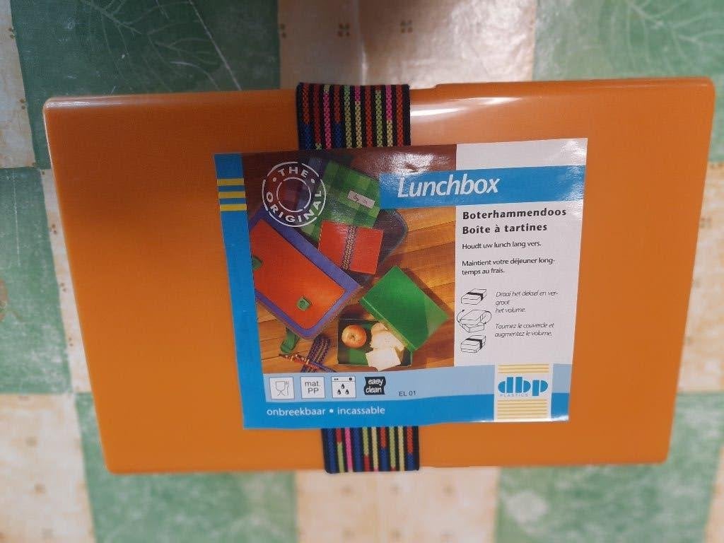 grote lunch box met brede rekker splinternieuw, Maison & Meubles, Cuisine| Tupperware, Enlèvement ou Envoi, Neuf