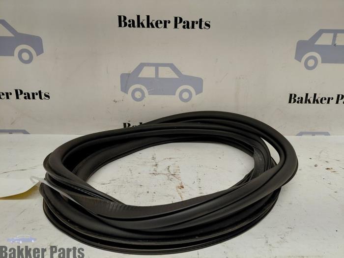 Portierrubber 4Deurs links-voor van een Audi Q2, Gebruikt, -, -, Audi