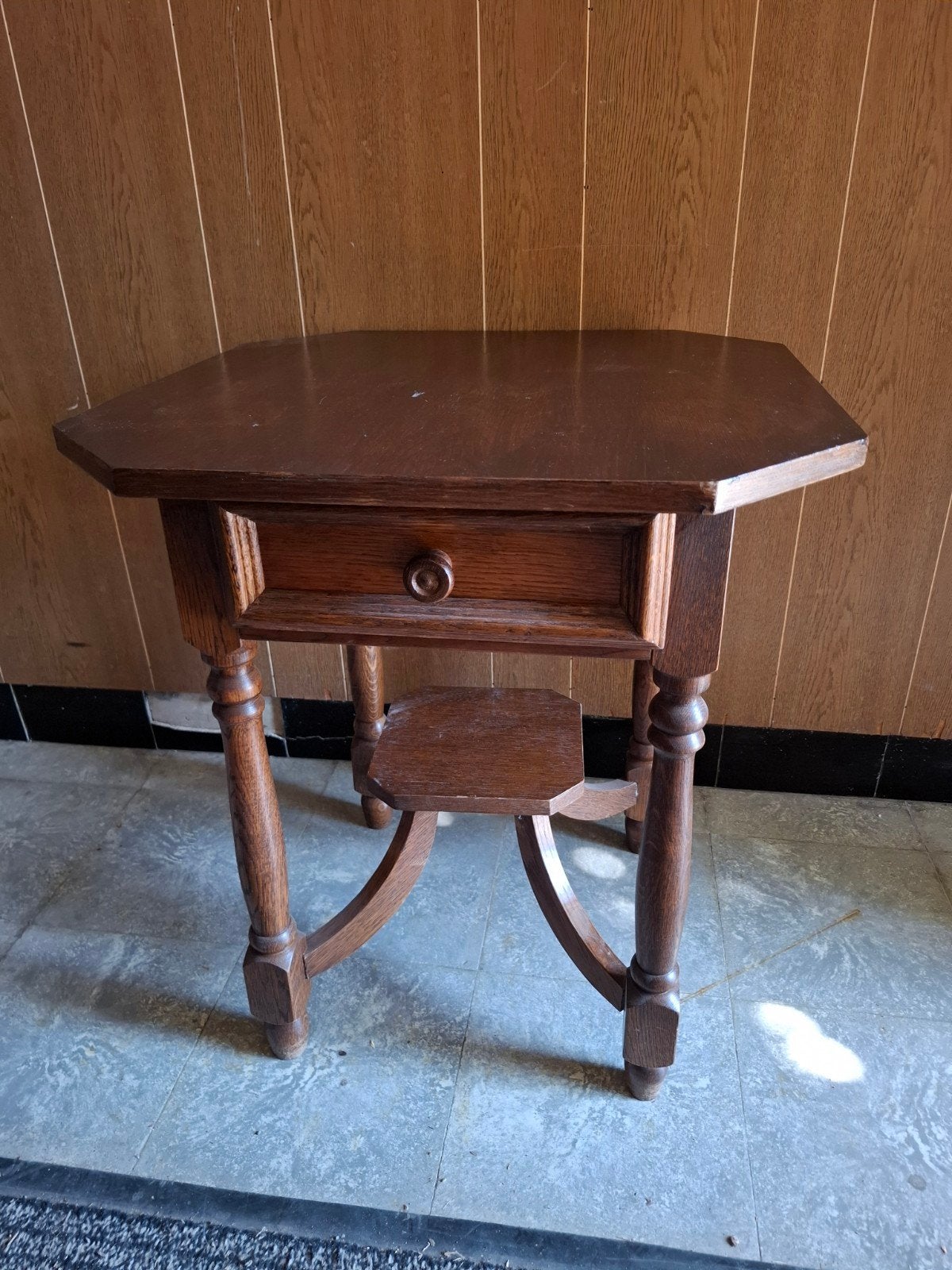 Petite table d’appoint ancienne en chêne – 1 tiroir, Ophalen