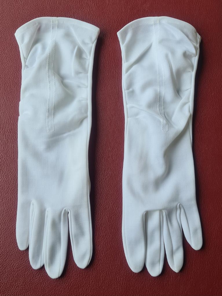 Ceremonie handschoenen met ruches (wit) - M, Ophalen of Verzenden, Zo goed als nieuw, Maat 38/40 (M), Handschoenen