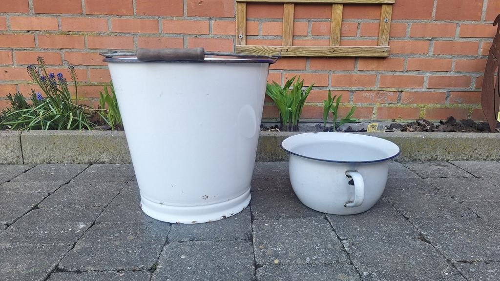 2 emaille potten, Ophalen