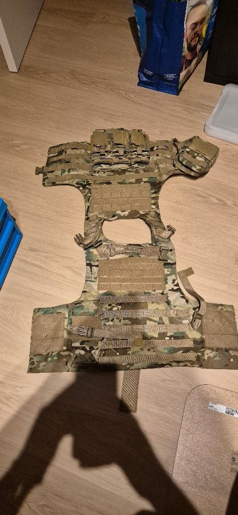 8Fields FSBE Assault Vest V2 Multicam + extra magazijntassen, Ophalen of Verzenden, Gebruikt