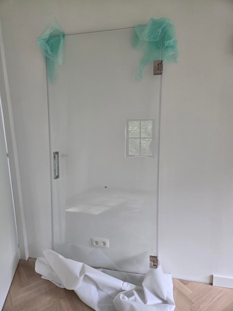 Nieuwe glazen douchedeur, Huis en Inrichting, Badkamer | Complete badkamers, Ophalen