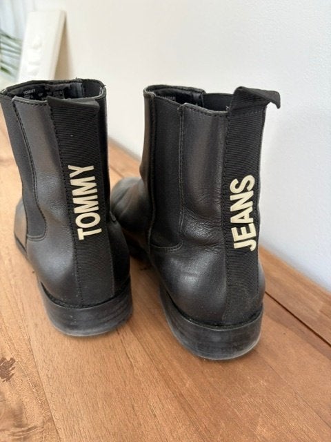 Botjes Tommy Jeans maat 40, Zwart, Lage of Enkellaarzen, Ophalen of Verzenden, Zo goed als nieuw