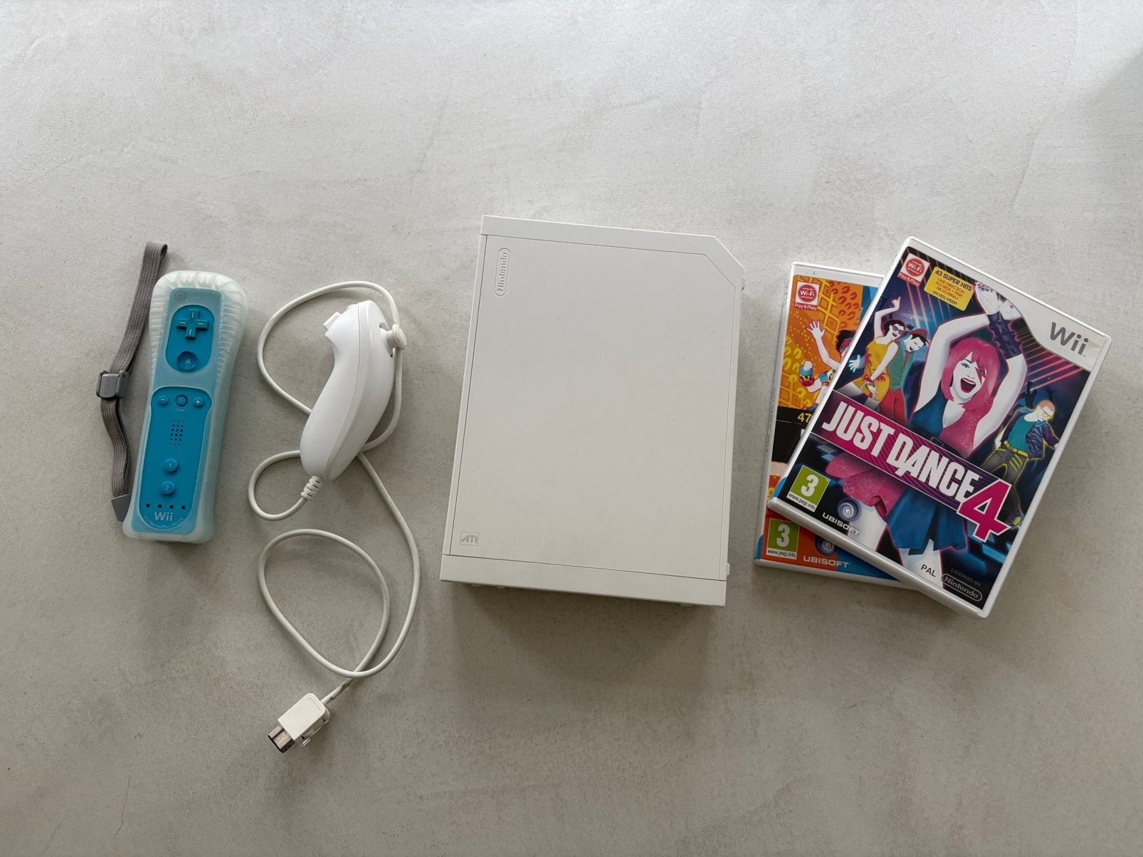 Nintendo wii met controllers en just dance, Consoles de jeu & Jeux vidéo, Enlèvement ou Envoi, Utilisé, Avec 2 manettes, Avec jeux