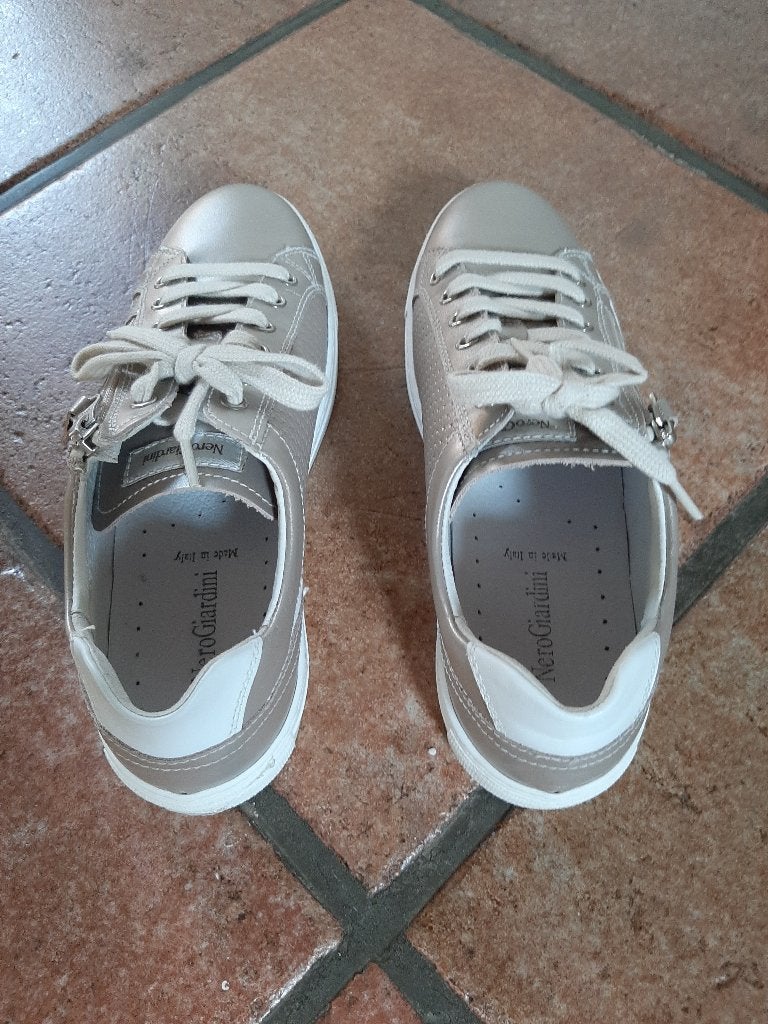 Sneakers NeroGiardini, Ophalen, Gedragen, Beige, Sneakers