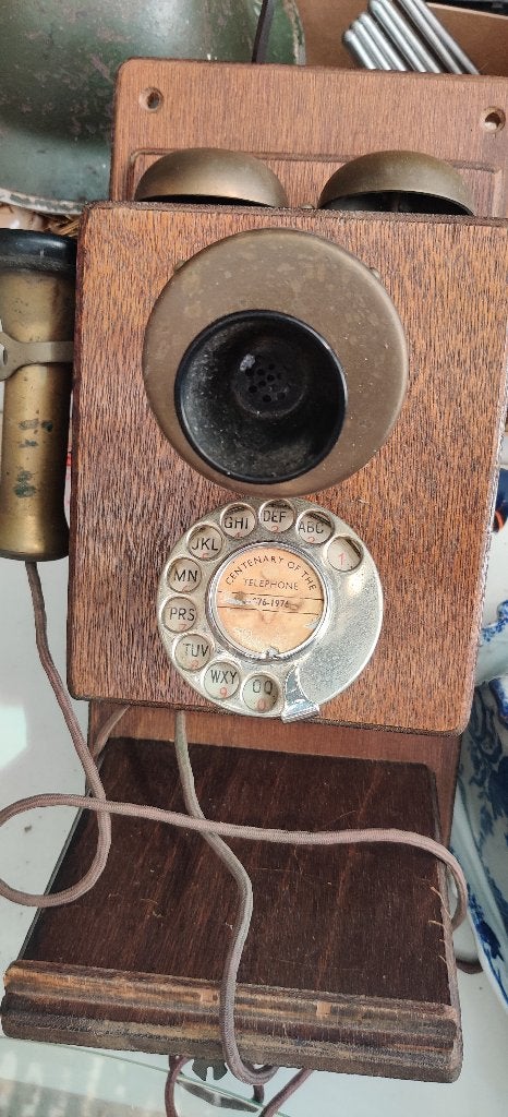 Téléphone mural ancien, Ophalen