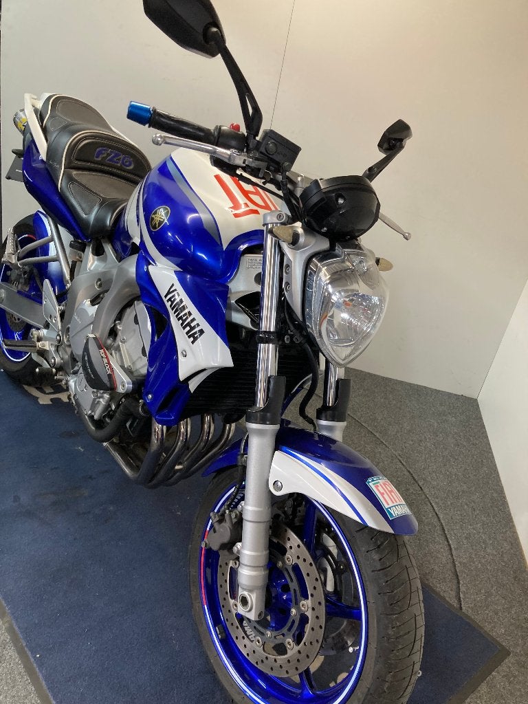 Yamaha FZ 6 MY'09 réf. LS 366, Entreprise, Occasion, Plus de 35 kW, 4 cylindres