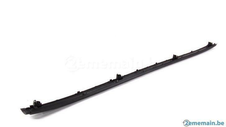 Bmw série 3 e46 berline moulure pare choc centrale arrière, Auto-onderdelen, Overige Auto-onderdelen, BMW, Nieuw
