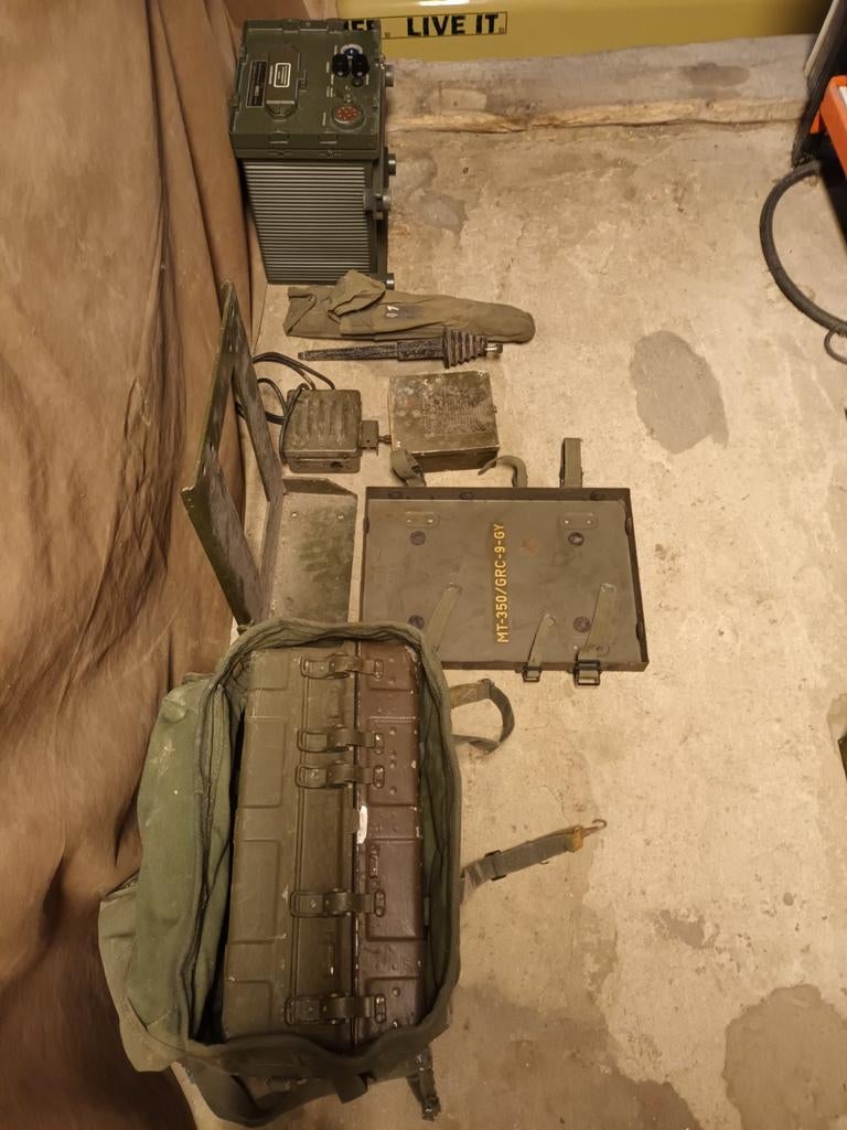 Complete GRC-9 + voeding + mounting voor JEEP + antenna base, Ophalen of Verzenden, Landmacht, Overige typen