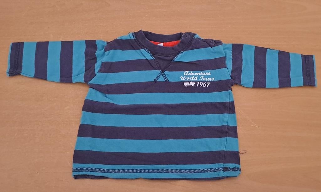 {Tee-shirt
(vert à rayures noires)
(taille 68), Enlèvement ou Envoi, Comme neuf, Garçon, Chemisette ou Manches longues