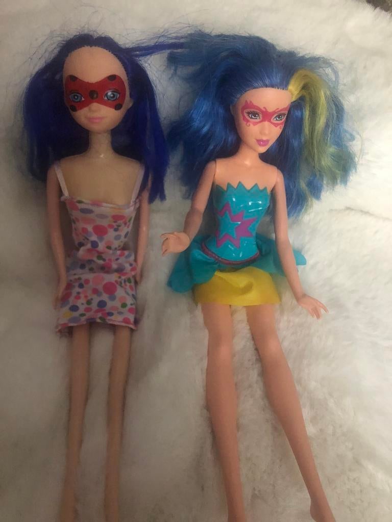Lot 2 poupée Barbie avec masque, Comme neuf, Barbie