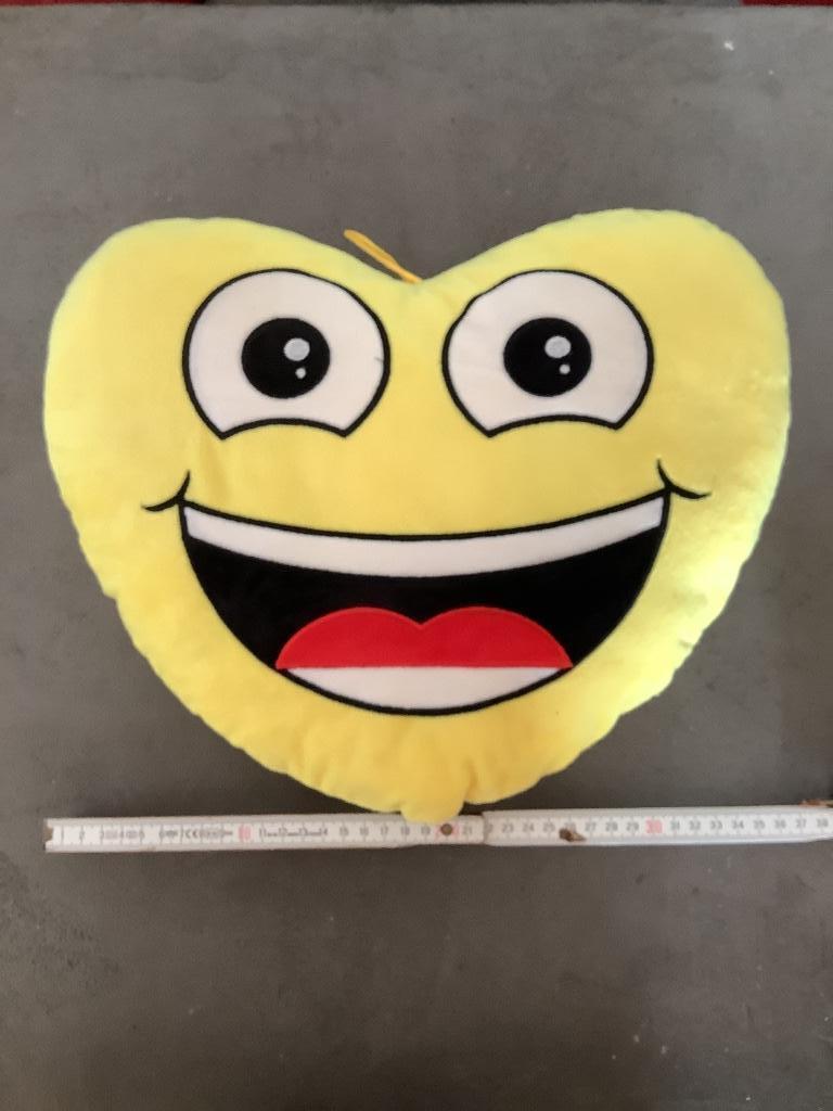 Coussin emoji en forme de cœur, Enlèvement ou Envoi, Comme neuf, Autres types