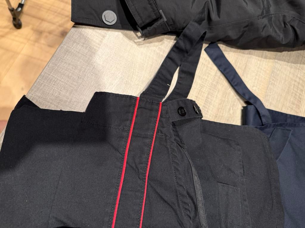 Schorten.nieuw Echt zwart van kleur.heup en lange. 1 euro, Kleding | Dames, Overige Dameskleding, Ophalen