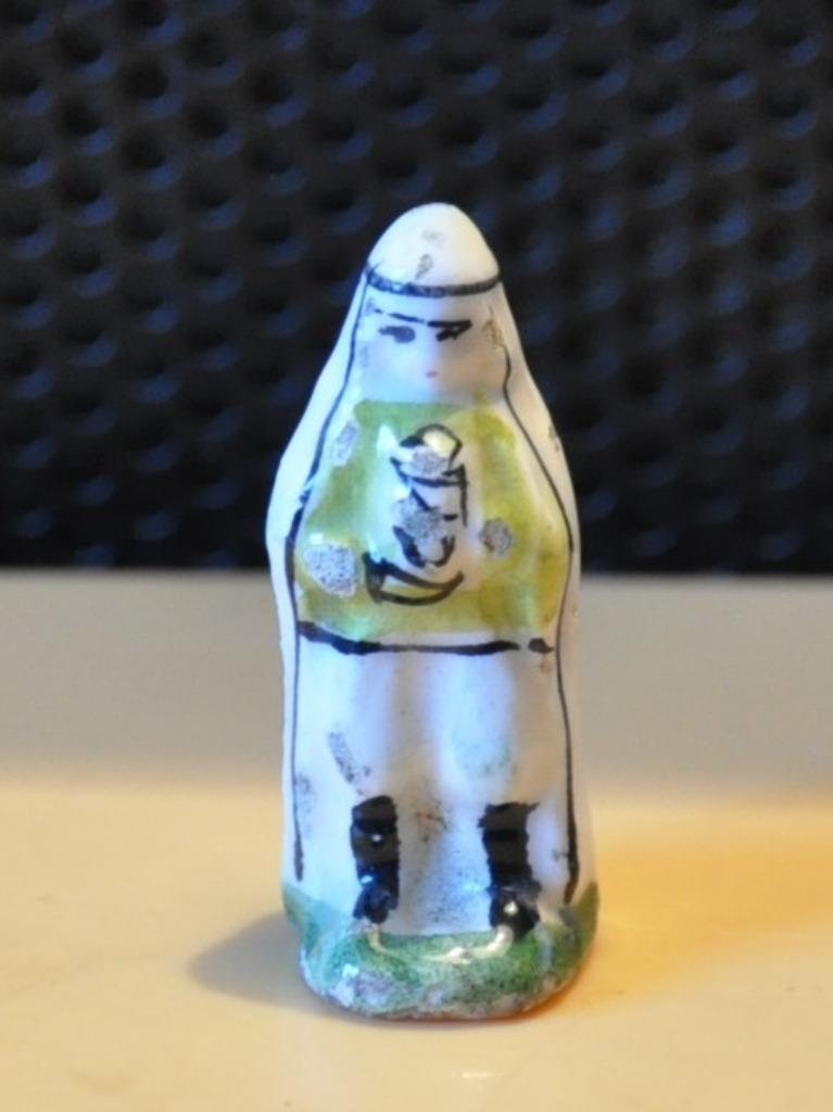 feve en porcelaine  personnage arabe roi mage, Ophalen of Verzenden, Gebruikt, Overige typen