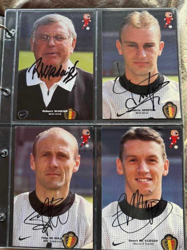 Reeks 26 kaarten rode duivels ‘02 veel gesigneerde, Ophalen of Verzenden, Zo goed als nieuw, Poster, Plaatje of Sticker