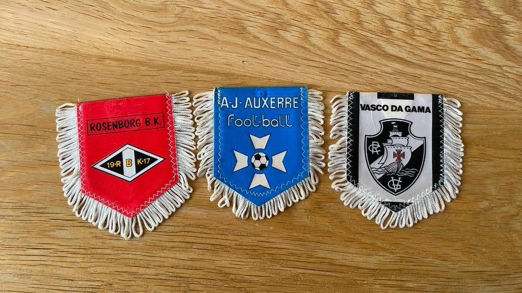 3 Embleems voetbal, Verzenden, Gebruikt, Embleem, Speld of Insigne
