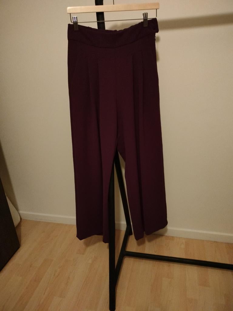 Geklede broek in Bordeaux crepestof.Gigue maat 36, Kleding | Dames, Ophalen of Verzenden, Maat 36 (S)
