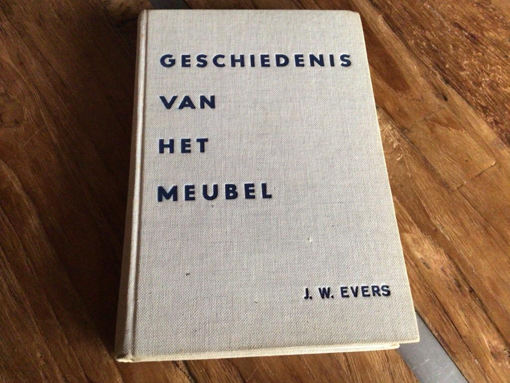 Boek geschiedenis van het meubel, Ophalen of Verzenden, Gelezen, J.W.Evers
