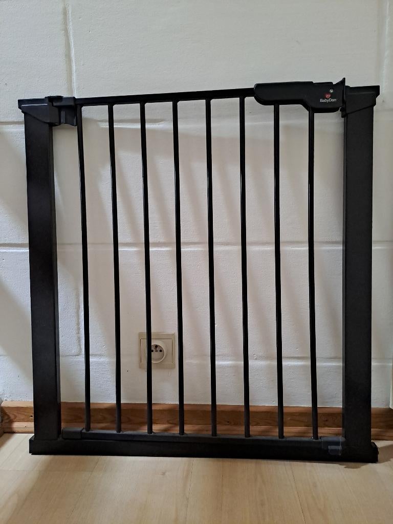 Barrière de porte BabyDan Asta noir, Barrière de sécurité, Comme neuf, Enlèvement, Métal ou Fer