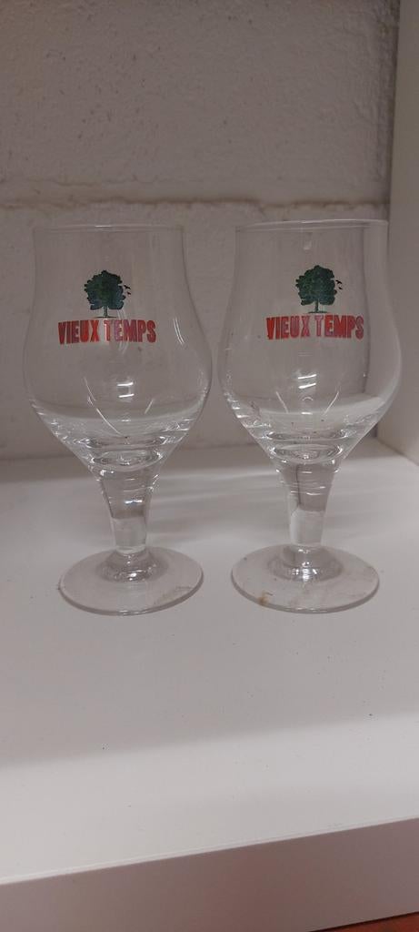 2 verres vieux temps sur pied, Collections, Marques de bière, Enlèvement ou Envoi, Comme neuf