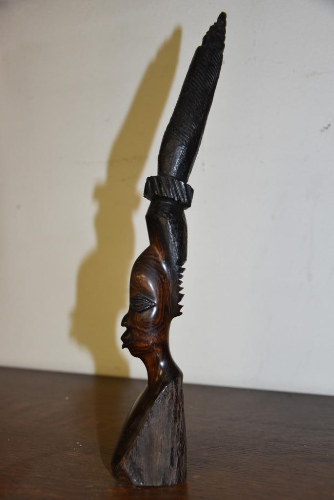 Figurine africaine, Enlèvement ou Envoi