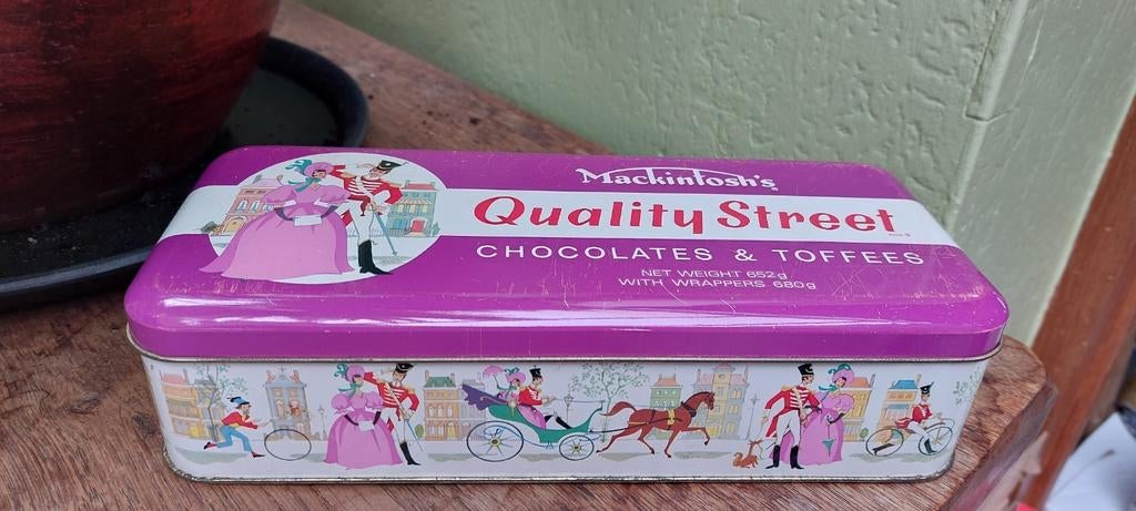 Ancienne boite en tôle Quality Street Mackintosh's, Enlèvement ou Envoi, Comme neuf, Biscuits, Autres marques