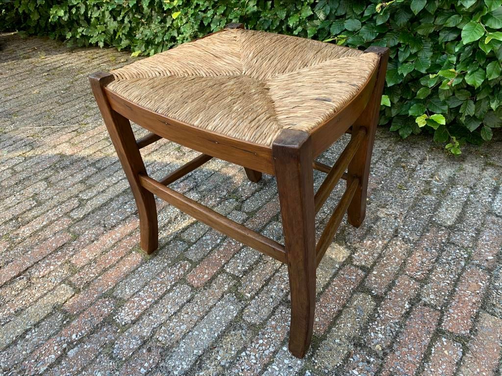 Krukje met rieten zitting., Ophalen