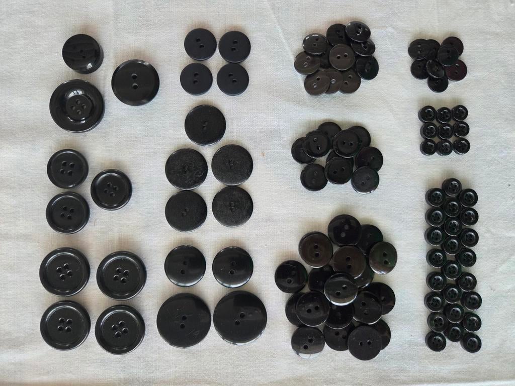 Ensemble de boutons noirs, Enlèvement ou Envoi, Comme neuf