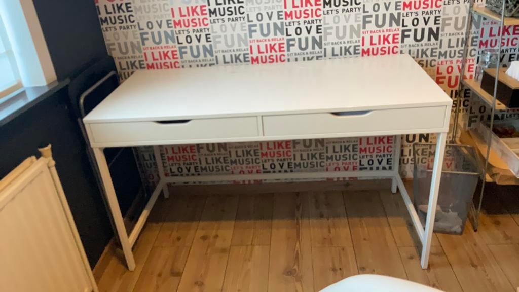 Witte bureau Ikea, Ophalen, Zo goed als nieuw