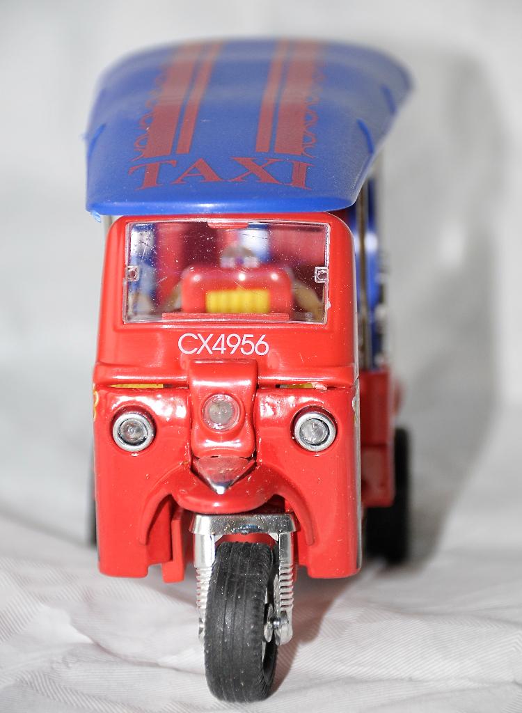 Taxi tuk tuk rouge F443, Enlèvement ou Envoi, Neuf