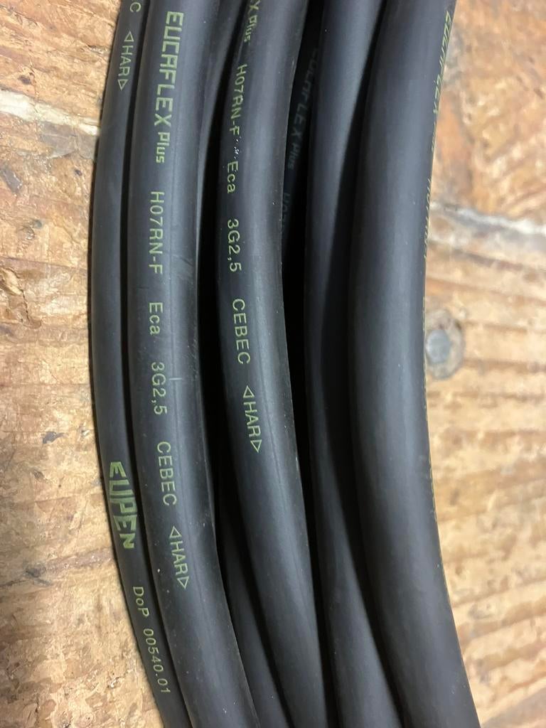 Verlengkabel, rubber, soepel. 2,5 mm2. Verschillende lengtes, Ophalen of Verzenden, Zo goed als nieuw, Kabel of Snoer