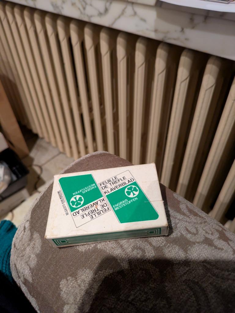 Engrais meststoffen, Ophalen of Verzenden, Zo goed als nieuw, Speelkaart(en)