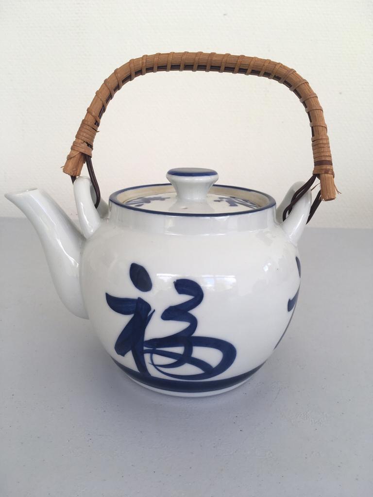 Chinees theepotje., Antiek en Kunst, Ophalen