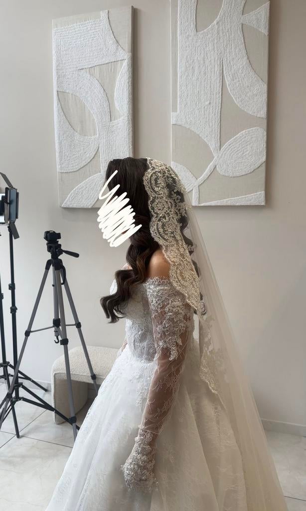 Prachtige kanten bruidsjurk met hoepel, Kleding | Dames, Trouwkleding en Trouwaccessoires, Zo goed als nieuw, Ophalen of Verzenden