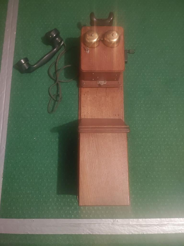 Magnifique téléphone ancien