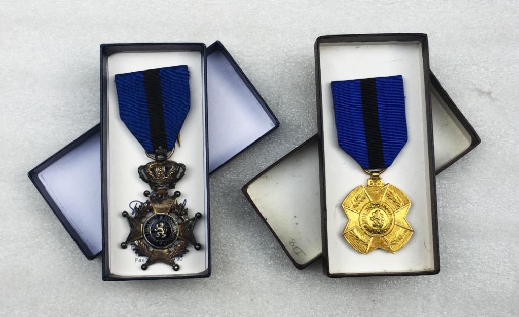 🚨 2 LEOPOLD II GOUDEN MEDAILLE + RIDDER - 2 VALUTA, Verzenden, Landmacht, Lintje, Medaille of Wings