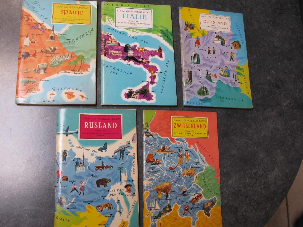 plakboeken reeks de wereld rond 5 stuks uit 1960, Antiek en Kunst, Ophalen of Verzenden