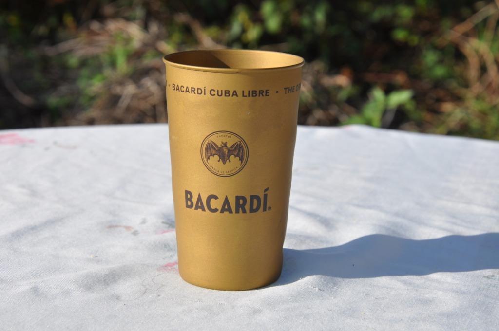 §  verre en metal bacardi, Collections, Enlèvement ou Envoi, Comme neuf, Autres types