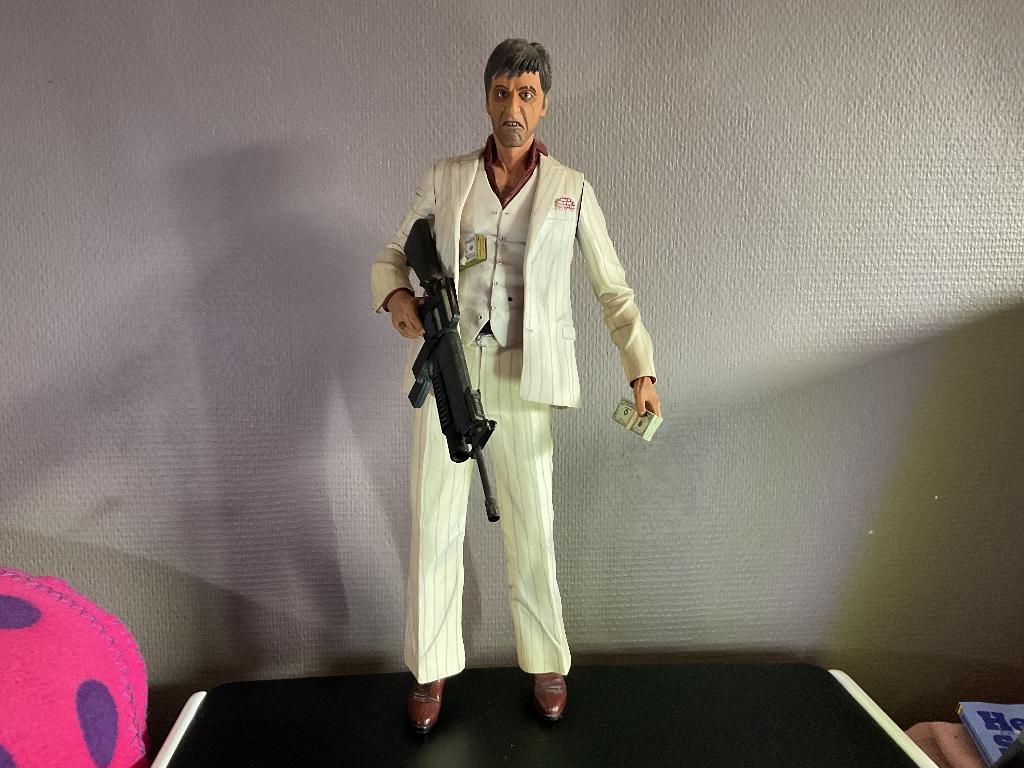 Scarface Tony Montana 18 inch met geluid, Verzamelen, Ophalen of Verzenden, Zo goed als nieuw, Film, Actiefiguur of Pop