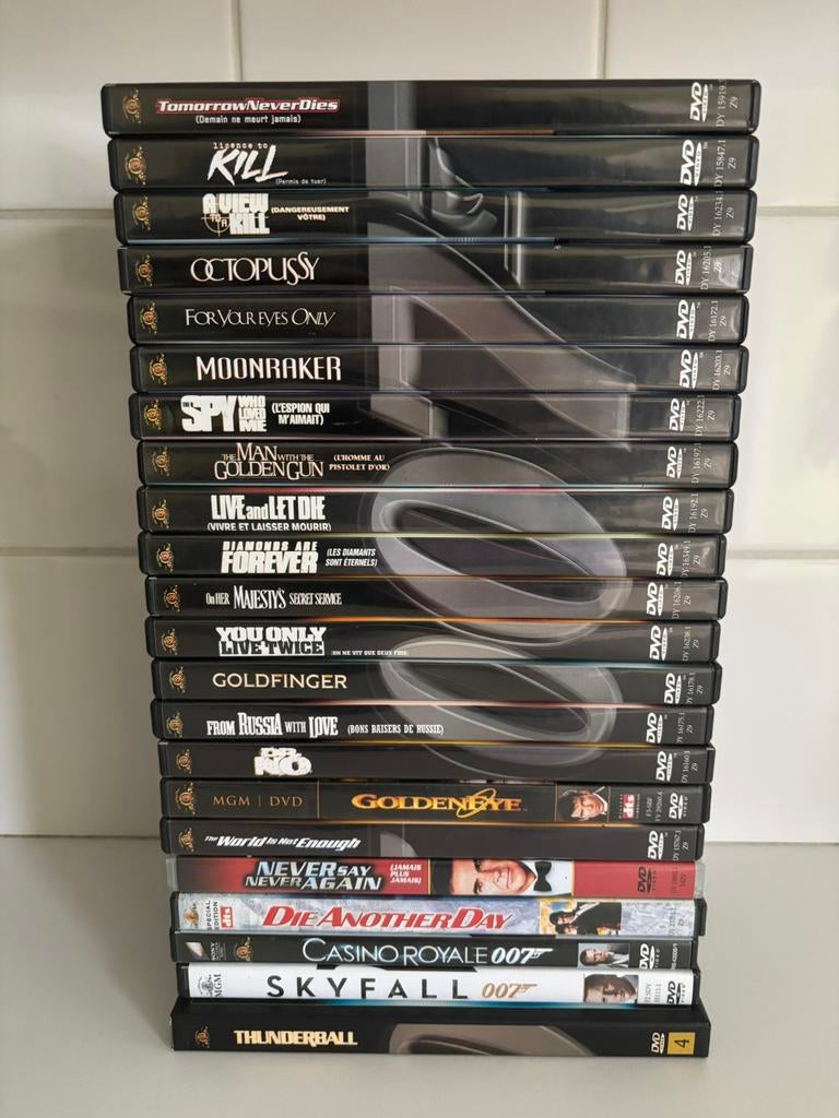 22 James Bond films, Ophalen of Verzenden, Gebruikt, Actie