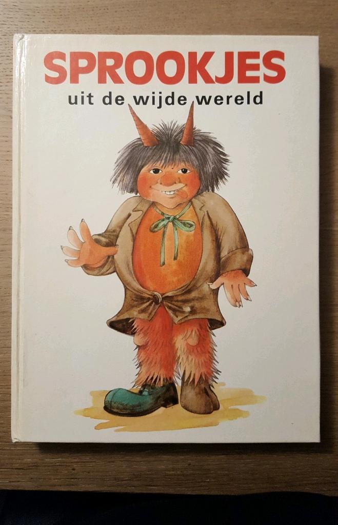 Sprookjes uit de wijde wereld sprookjesboek 240 blz, Enlèvement ou Envoi, Comme neuf