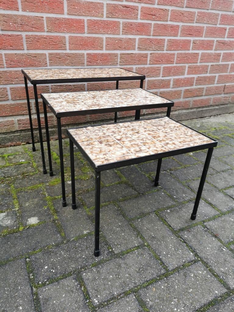 Vintage set van 3 bijzettafels / nest tafels jaren 70, Antiek en Kunst, Ophalen