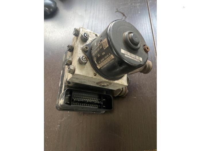 Pompe ABS d'un Volkswagen Golf, Volkswagen, -, 3 mois de garantie, Utilisé
