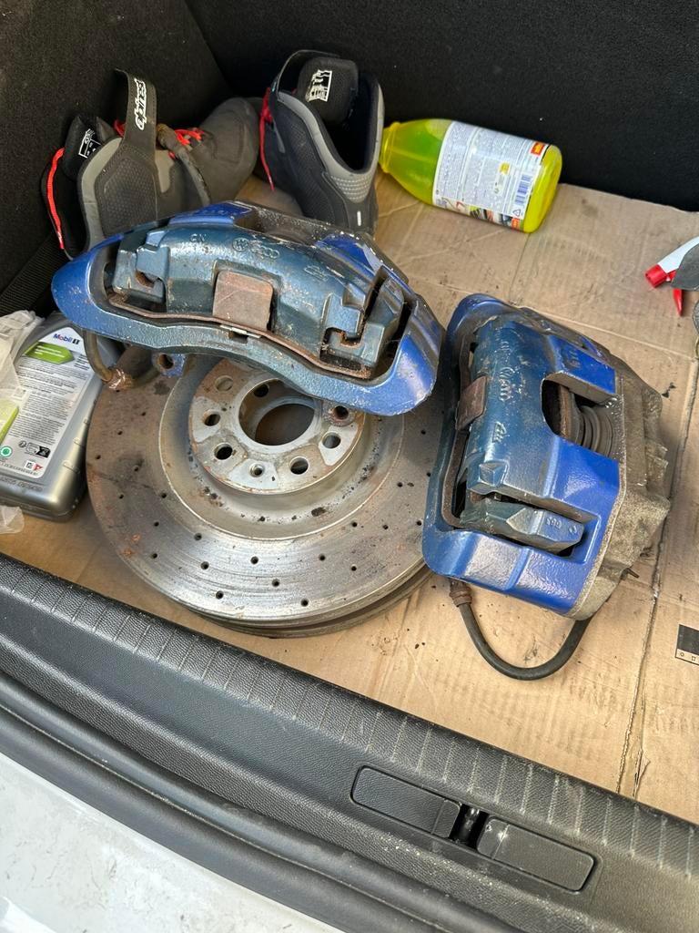 Etriers et disques de Freins golf 5 r32, Autos : Pièces & Accessoires, Enlèvement, Utilisé