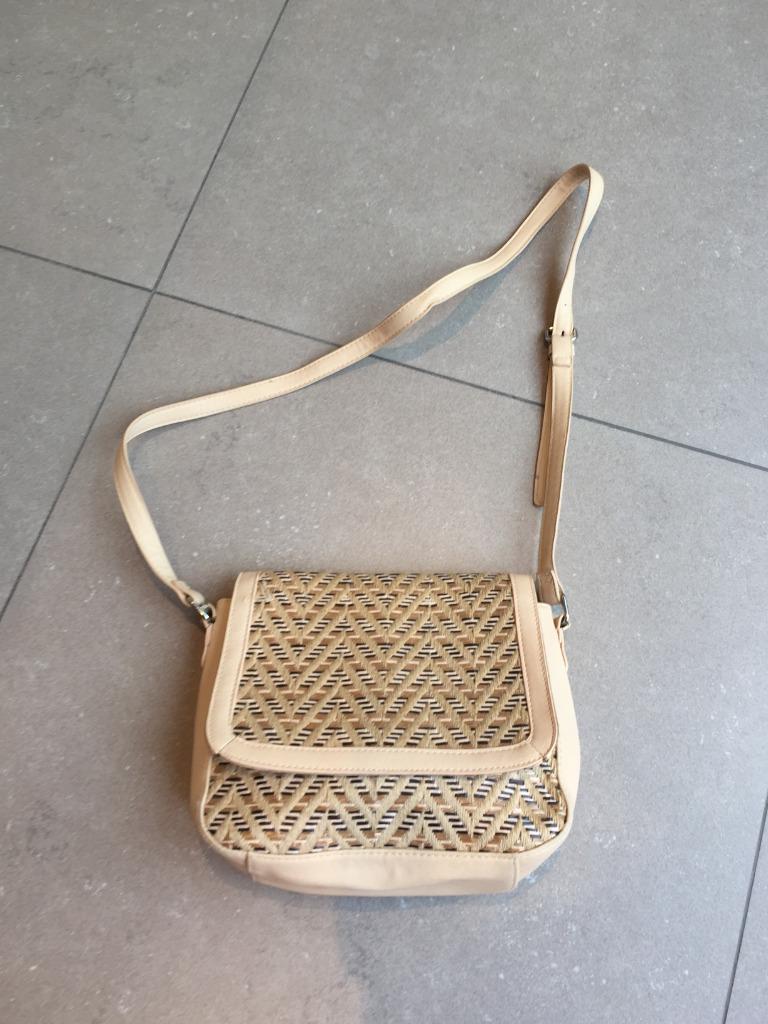 Handtas met riet, Handtassen en Accessoires, Tassen | Damestassen, Ophalen of Verzenden, Zo goed als nieuw, Bruin, Schoudertasje