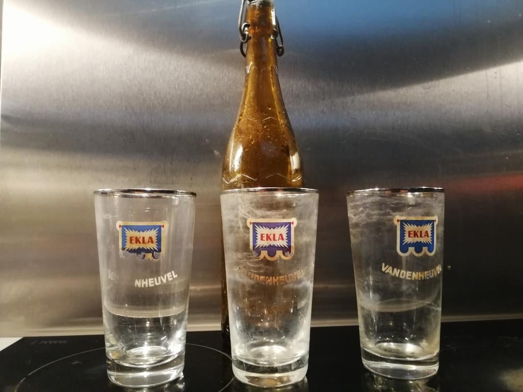 3 boerkes met grote fles met porseleinen stop vandenheuvel, Verzamelen, Ophalen of Verzenden, Gebruikt, Glas of Glazen, Overige merken